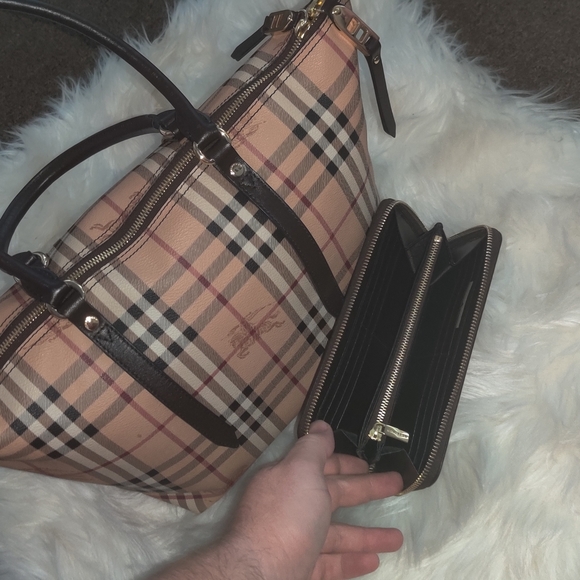 Burberry  bag and wallet - Picture 1 of 7